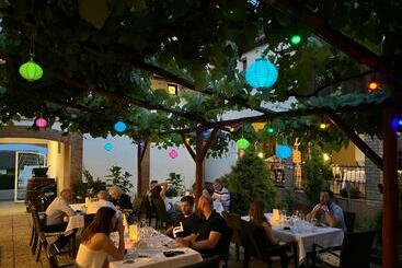 호텔 Polgár Panzió