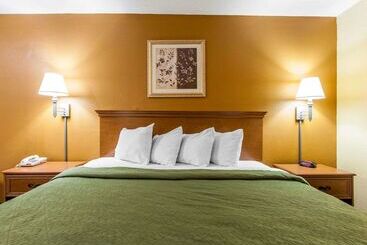 בית מלון כפרי Quality Inn & Suites