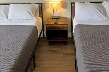 בית מלון כפרי Red Carpet Inn   Houma