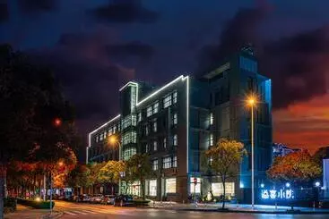 Shanghai Joyful Yard Hotel Free Shuttle Bus From Pudong Airport And Disneylan