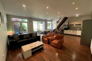 דירות לתיירים La Liberté, Loft De 90 M2 Rénové En Centre Ville Avec Terrasse Amenagee