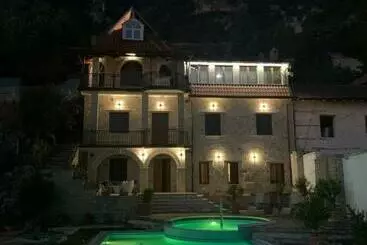 Turistihuoneistot Villa Celaj “the Castle”