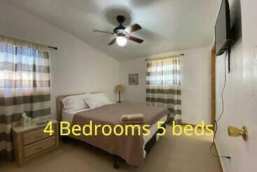 ツーリストアパートメント Just Outside The Base Home On Nw 41