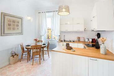 Жильё для туристов La Maison Mentone Lorgues