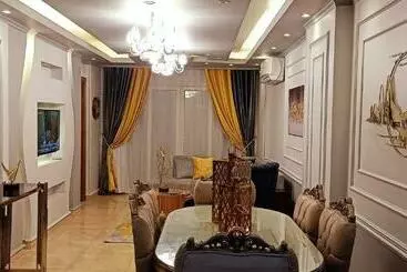 آپارتمان‌های توریست‌ها Miami First Star Building