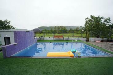 Turista apartmanok Aura   8bhk Pool Resort Lonavala
