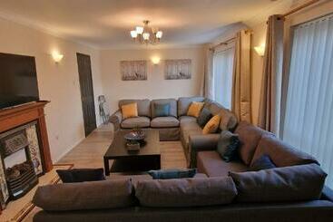דירות לתיירים Shirley L, Milton, Cambridge, 4 Br House, Newly Refurbished