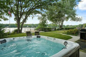 דירות לתיירים The Beverly On Buena Lake