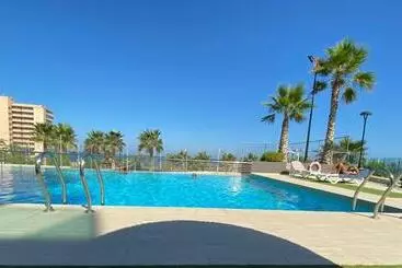 Apartamentos turísticos Beachfront White Luxurious Apartment