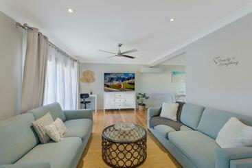 Жильё для туристов Sunny Daze At Noraville