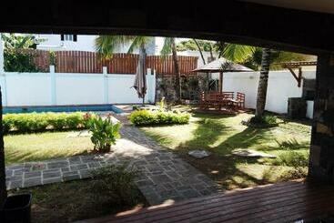 游客公寓 Villa Con Piscina