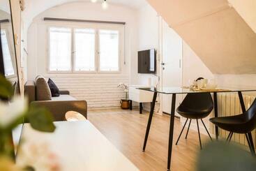 דירות לתיירים Casa Besalú Lestudi