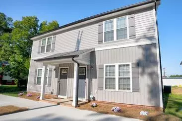 ツーリストアパートメント Kannapolis Elegant Townhouse   Pet Friendly