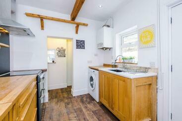 ツーリストアパートメント Charming 3 Bed Home In The Garden Quarter, Chester