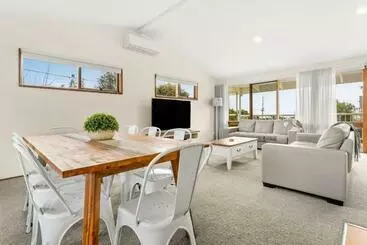 ツーリストアパートメント Views On Broadway