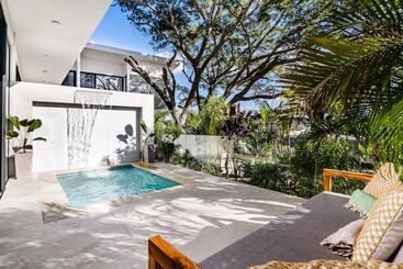 Turist apartmanları The Mvillas With Exclusive Beach Club Access