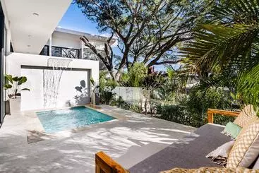 ツーリストアパートメント The Mvillas With Exclusive Beach Club Access