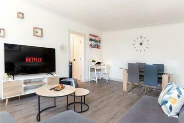 Turistihuoneistot Modern & Private 1 Bedroom Unit With A/c & Parking