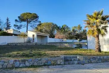 Tourist flats Villa Plein Sud Avec Piscine
