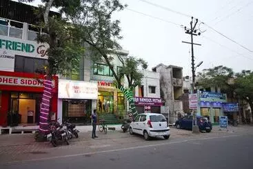 Hotel Treebo White Inn