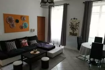 Apartamente turistice Orange: Appartement Pratique Et Idéalement Placé