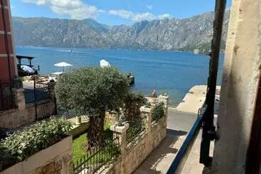 Apartamente turistice Apartman Sa Pogledom Na More