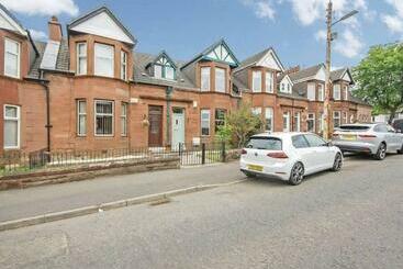 شقق خاصة سياحية Mid Terrace 3 Bed House