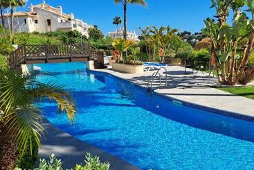 Vakantie-appartementen 110 Superb Andalusian Style 2 Bed Golf Apartment Overlooking Miraflores Golf