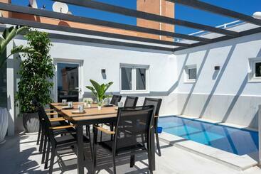 Turist apartmanları Unique Beachfront Rooftop In Fuengirola Ref 59
