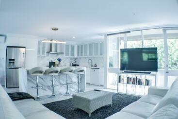 شقق خاصة سياحية Luxury Spacious 3 Bedroom Suite On Exclusive Lansell Rd, Toorak