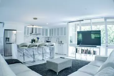 ツーリストアパートメント Luxury Spacious 3 Bedroom Suite On Exclusive Lansell Rd, Toorak