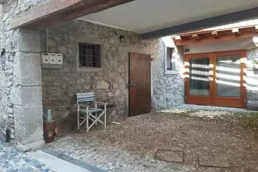 ツーリストアパートメント Mountain Lodge