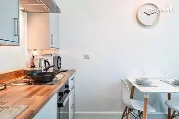 ツーリストアパートメント Spacious Central Apartment With Great Transports