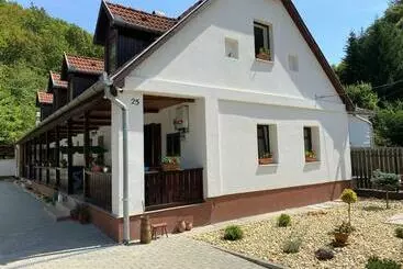 Turistihuoneistot Huta Túra 42 Vendégház