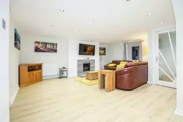 ツーリストアパートメント Mystayinn Tomnahurich 3 Bedroom House