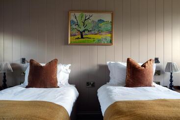 בית מלון כפרי Bedford Arms