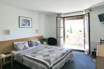 Отель Le Mas Des Collines