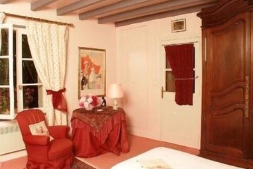 Отель Le Petit Manoir Des Bruyeres