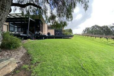 Жильё для туристов Cinque Stelle · Spacious Villa Private Bushland