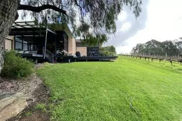 Appartamenti turistici Cinque Stelle · Spacious Villa Private Bushland