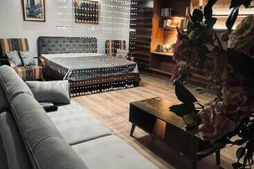 آپارتمان‌های توریست‌ها Business Box