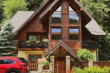 Pensão Casa Cu Vitralii