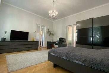 דירות לתיירים Casa Adriano