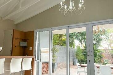 بنسيون Bunkers Inn Guesthouse