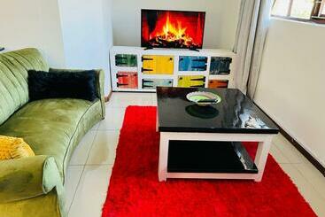 ツーリストアパートメント Safi Neat & Cozy Suite