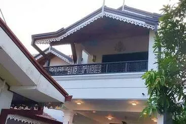 ペンション Lithuki Villa
