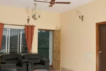 Apartamentos turísticos Templevue 3bhk Family Homestay With Kitchen Ott Balcony With Beautiful Mountain View