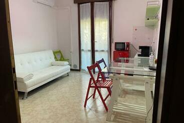 Turist apartmanları Bilocale Country Chic  Maison Rose  Two Km From The Modena Sud Exit