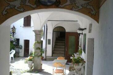 ツーリストアパートメント La Taverna