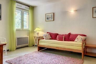 ツーリストアパートメント Appartement 20, Avec Balcon, Résidence De L Ars